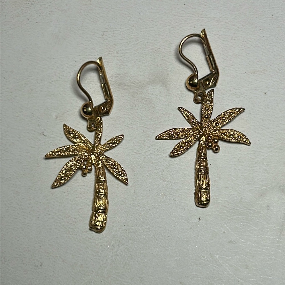 ⭐⭐ Noble Jewelers Gold Earrings⭐⭐